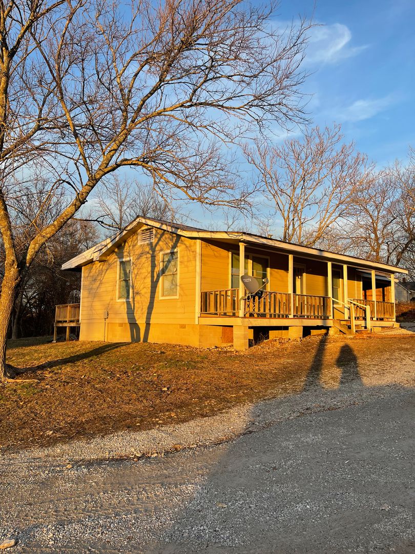 Cassville Apartment: 13068 FR 2175