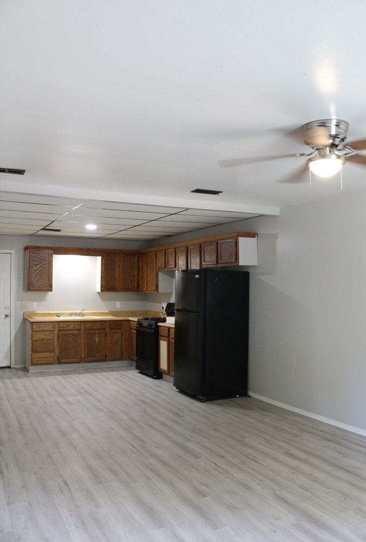 Pierce City Apartment: 912 N Ball Park Rd