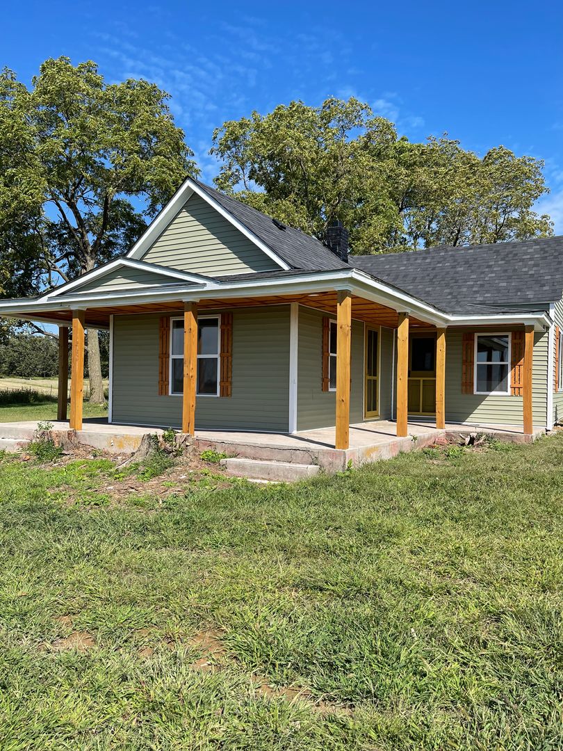 Exeter House: 9696 State Hwy CC