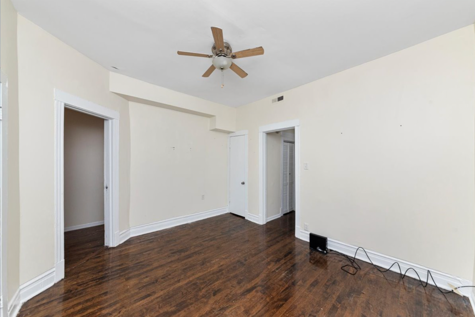 CHICAGO Apartment: 2910 S Wentworth