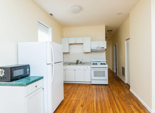 3 Bed / 1 bath unit - Armour Square - Available NOVEMBER! – photo 1