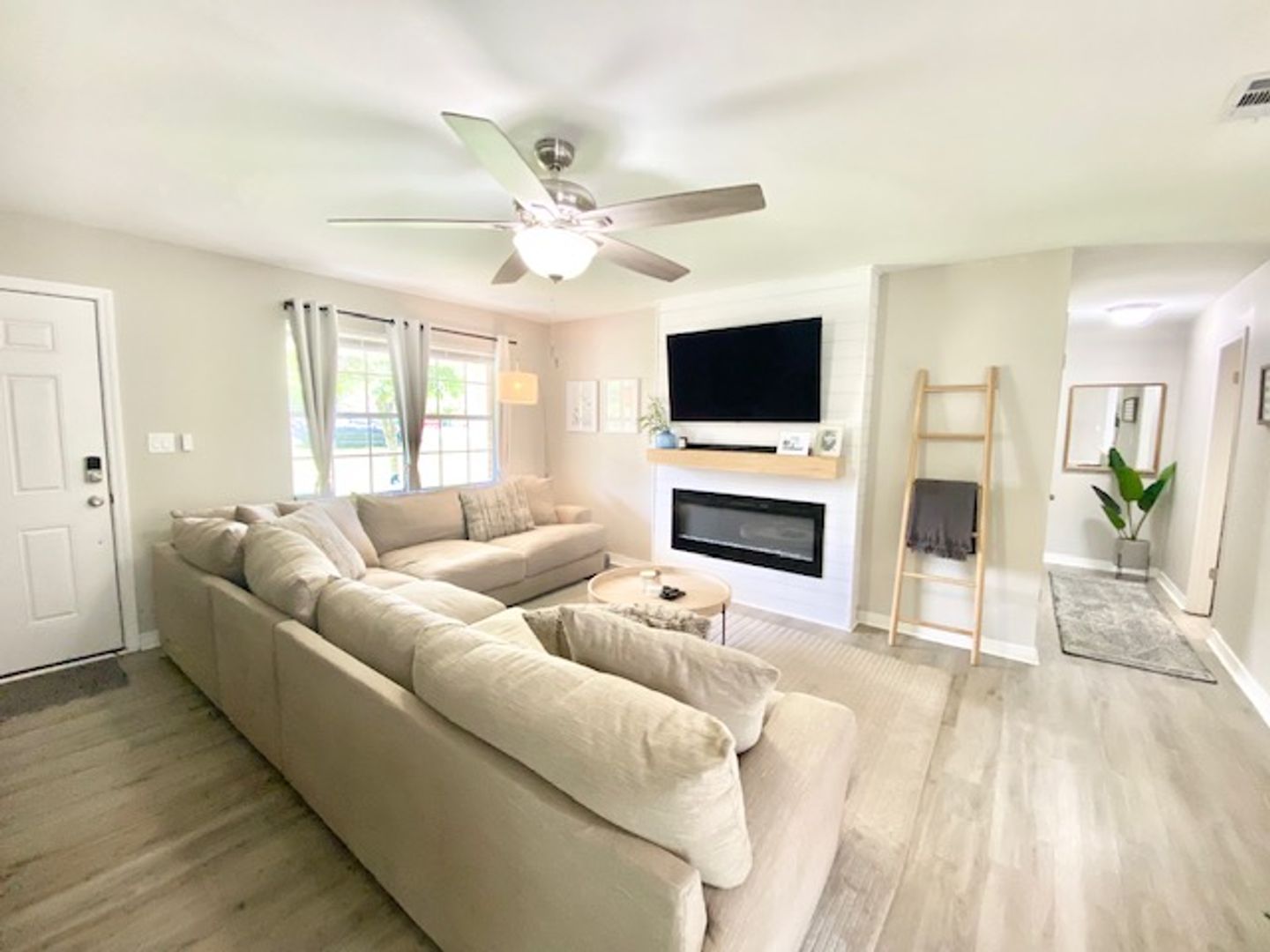 Destin House: 409 Main Street