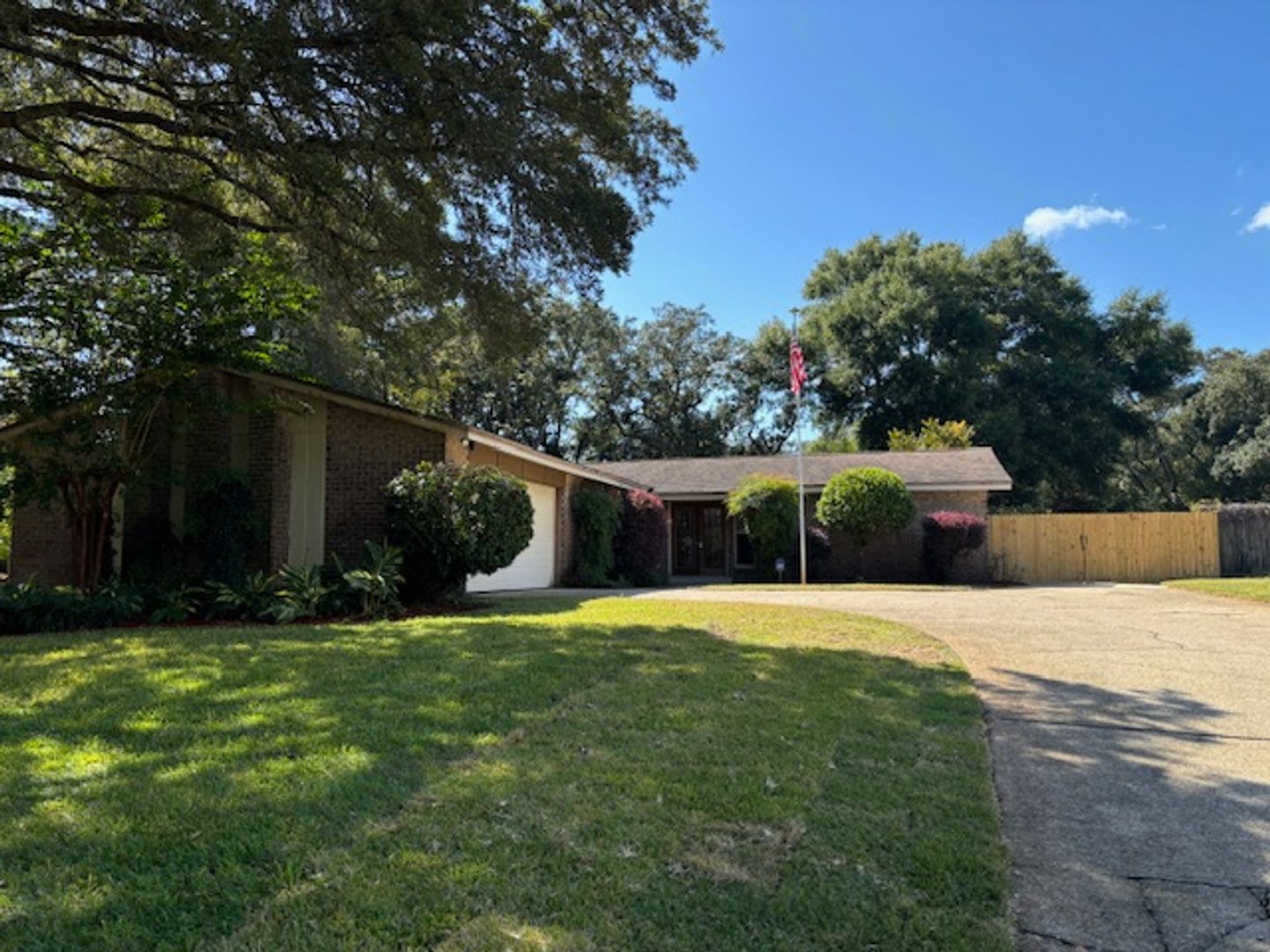 Shalimar House: 199 Country Club Road