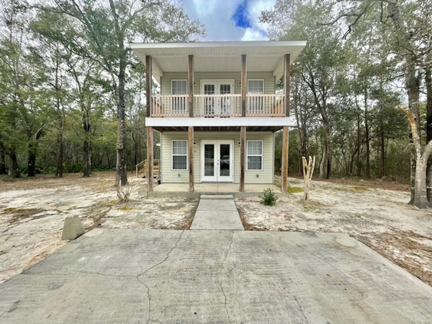 Freeport House: 140 Hickory Loop Drive