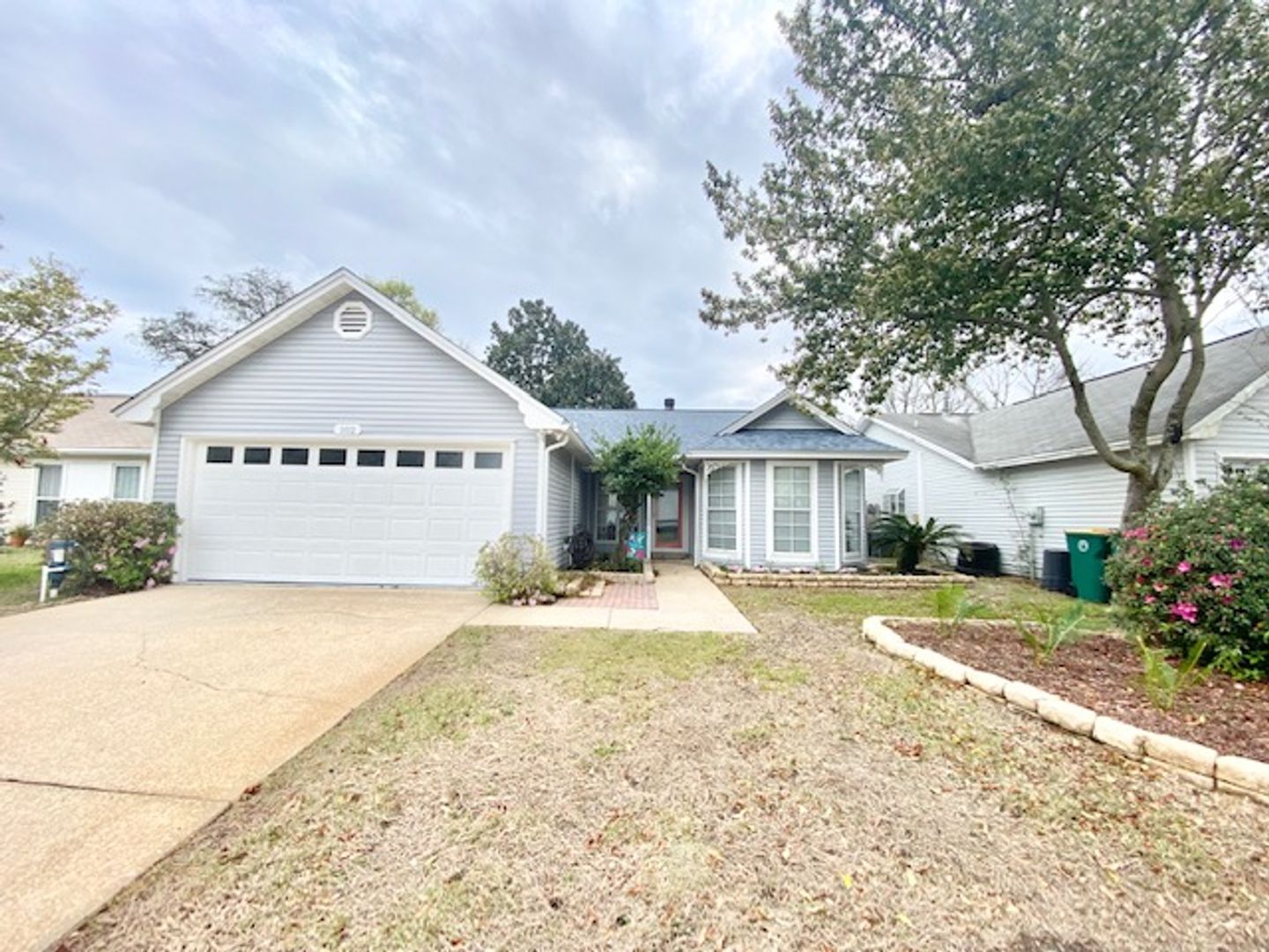 Niceville House: 102 Midland Court