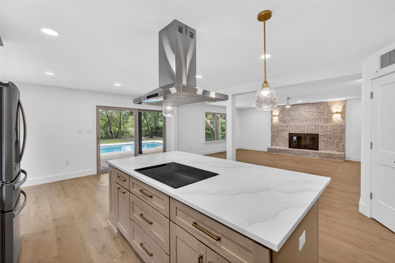 Shalimar House: 234 Country Club Rd