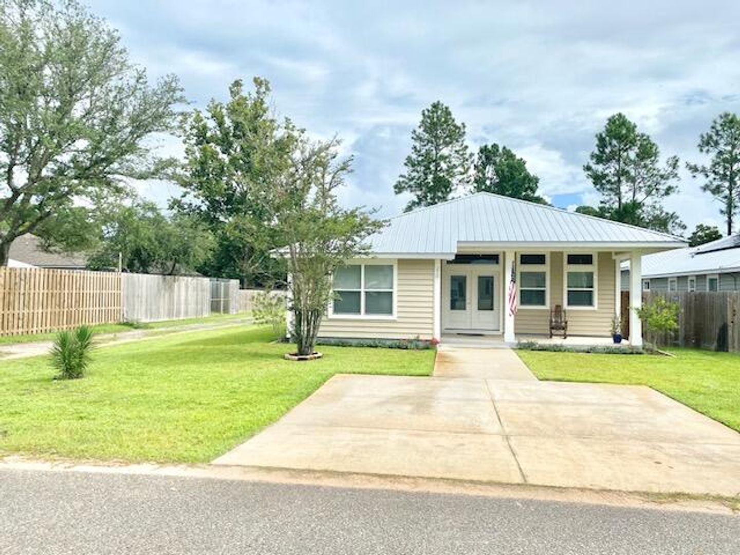 Niceville House: 210 Pines Street