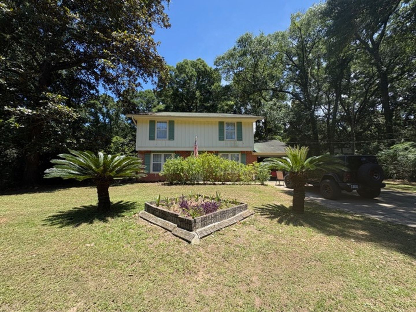 Crestview House: 374 Lloyd Street