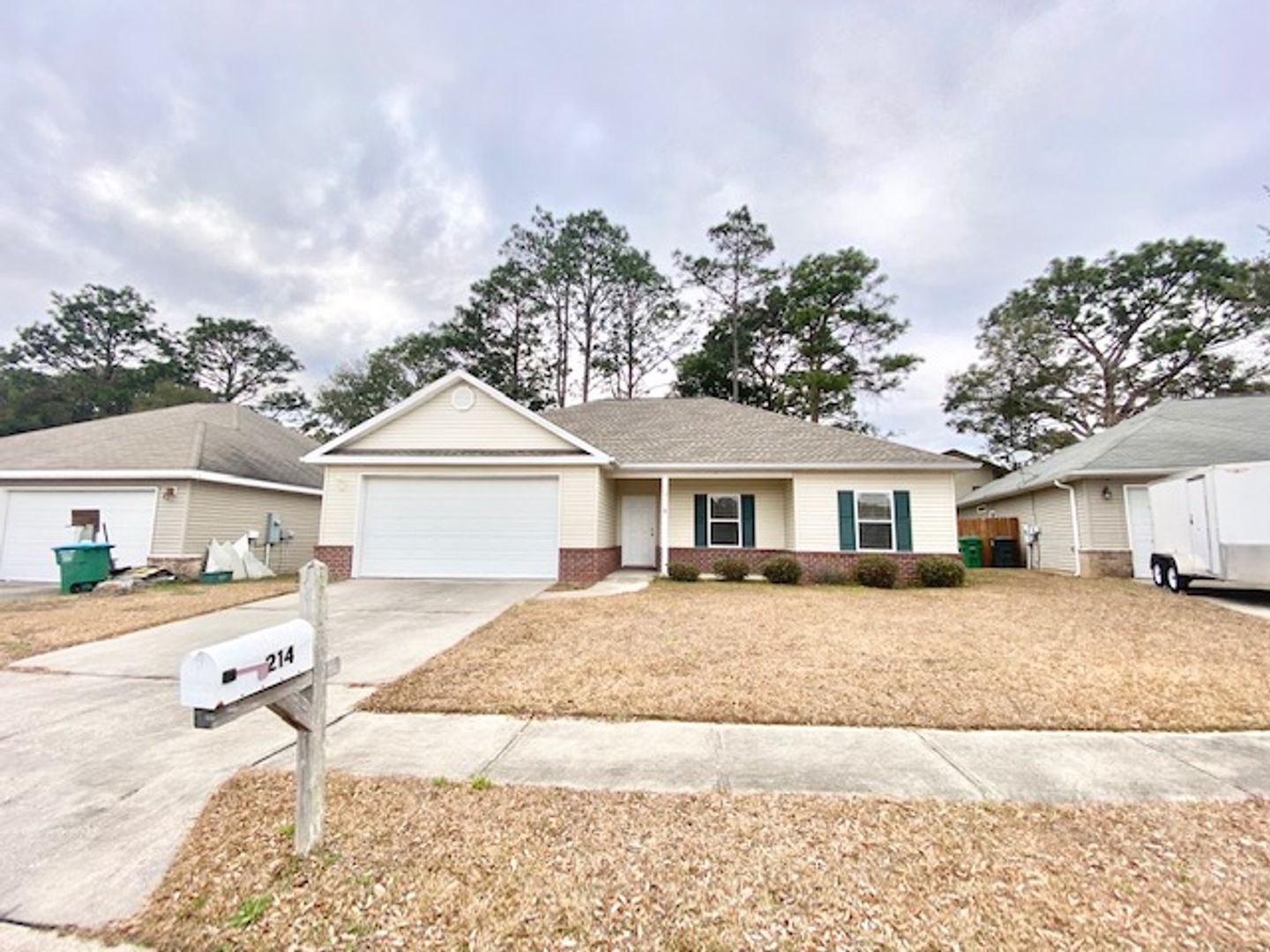 Crestview House: 214 Ladue Ave