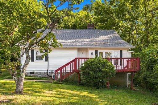 Sylvan Heights, large 1 bedroom 1 bath includes water, lawn, trash, pet friendly, renovated. – photo 1