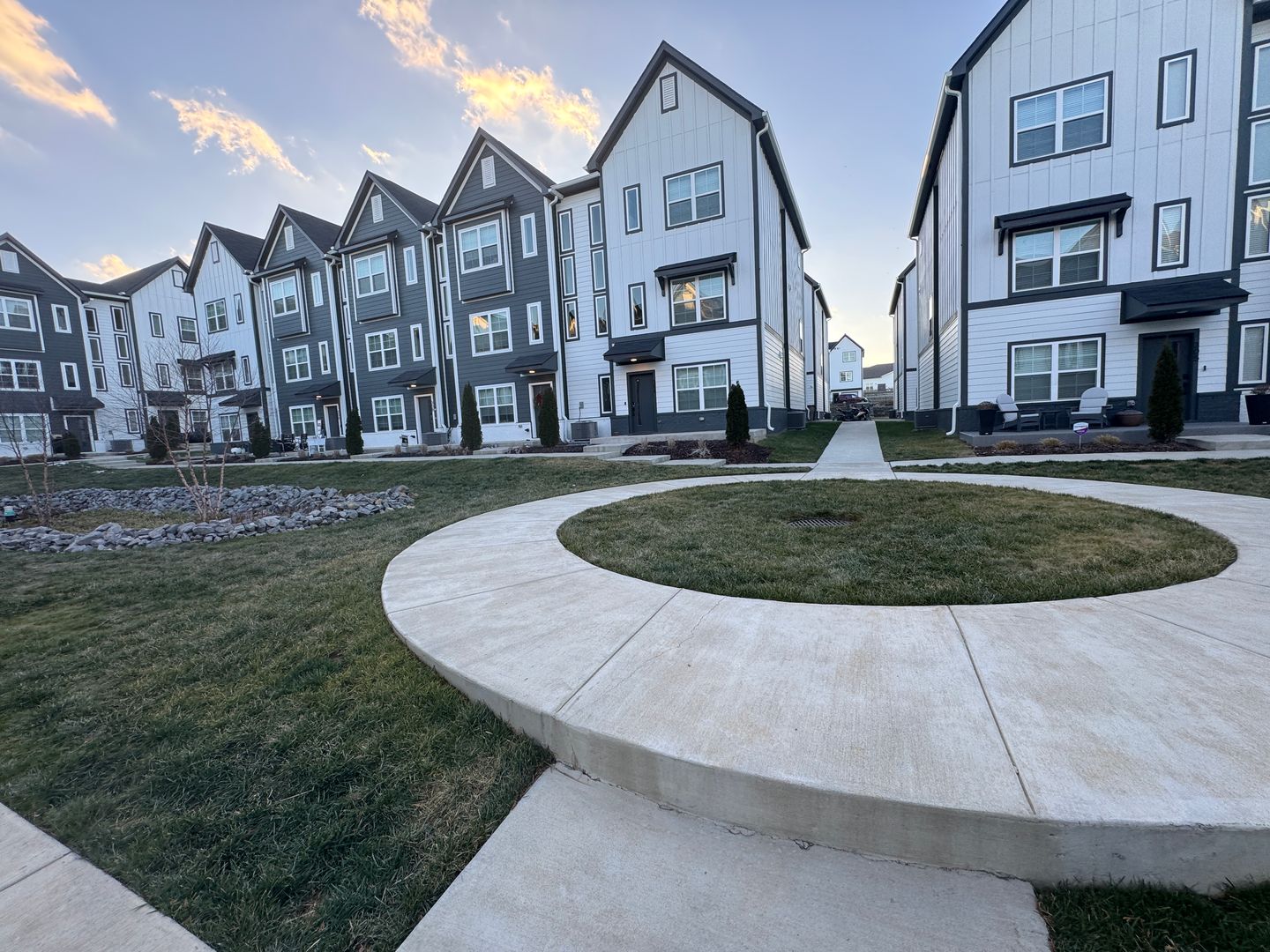 Madison Townhome: 700 N Dupont Ave #321