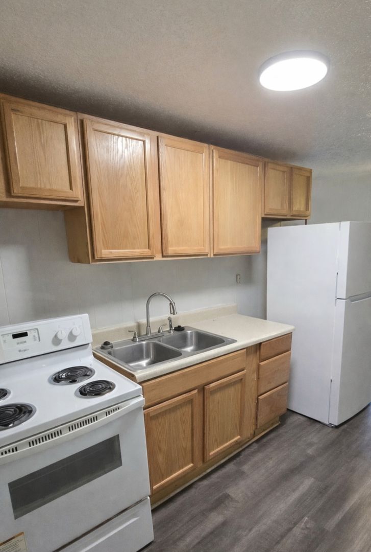 Bluff City Apartment: 109 Meadowlark Ln