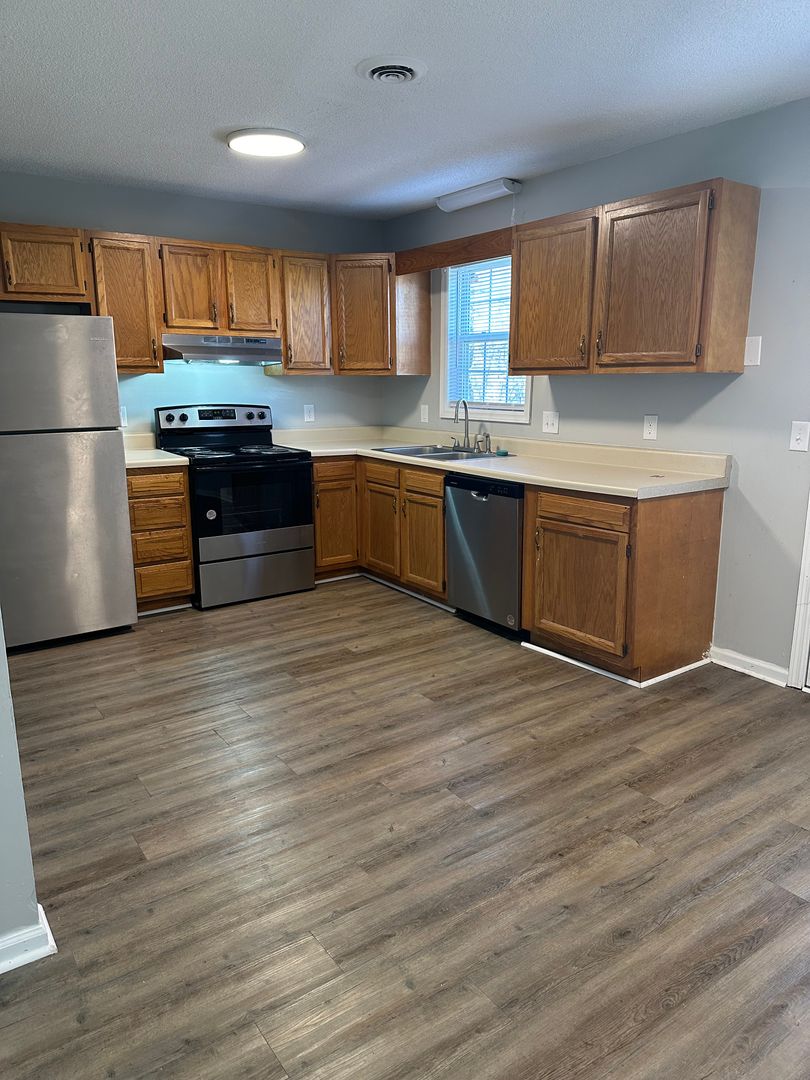 Bluff City Apartment: 504 Ridgeview Circle