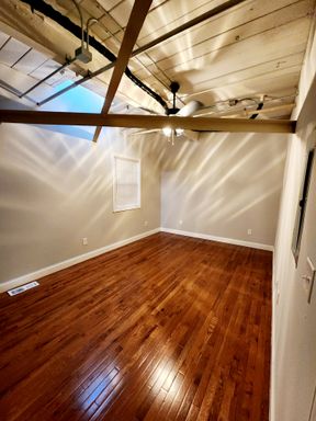 NY Style Townhome - All Utilities Included! – photo 1