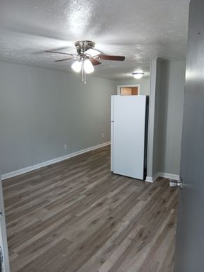 1 Bed 1 Bath Rental at 109 Meadowlark Ln, Unit 21, Bluff City, TN – photo 1
