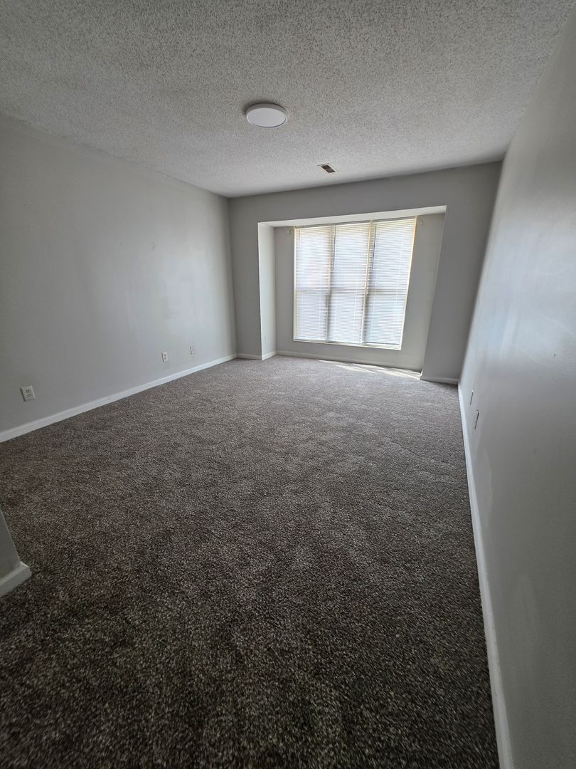 McMinnville Apartment: 227 Vinewood Rd