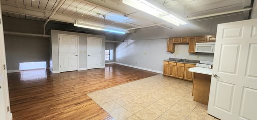 Large STUDIO ALL Utilities Included – photo 1
