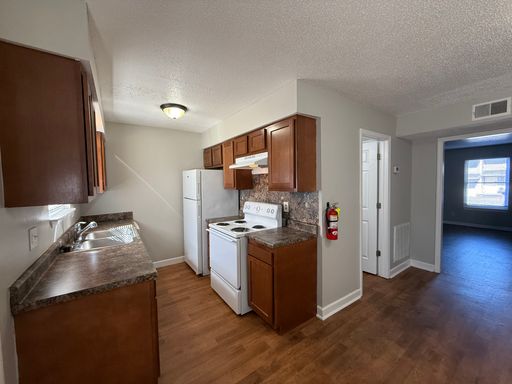 2 bed 1.5 bath Townhouse – photo 1