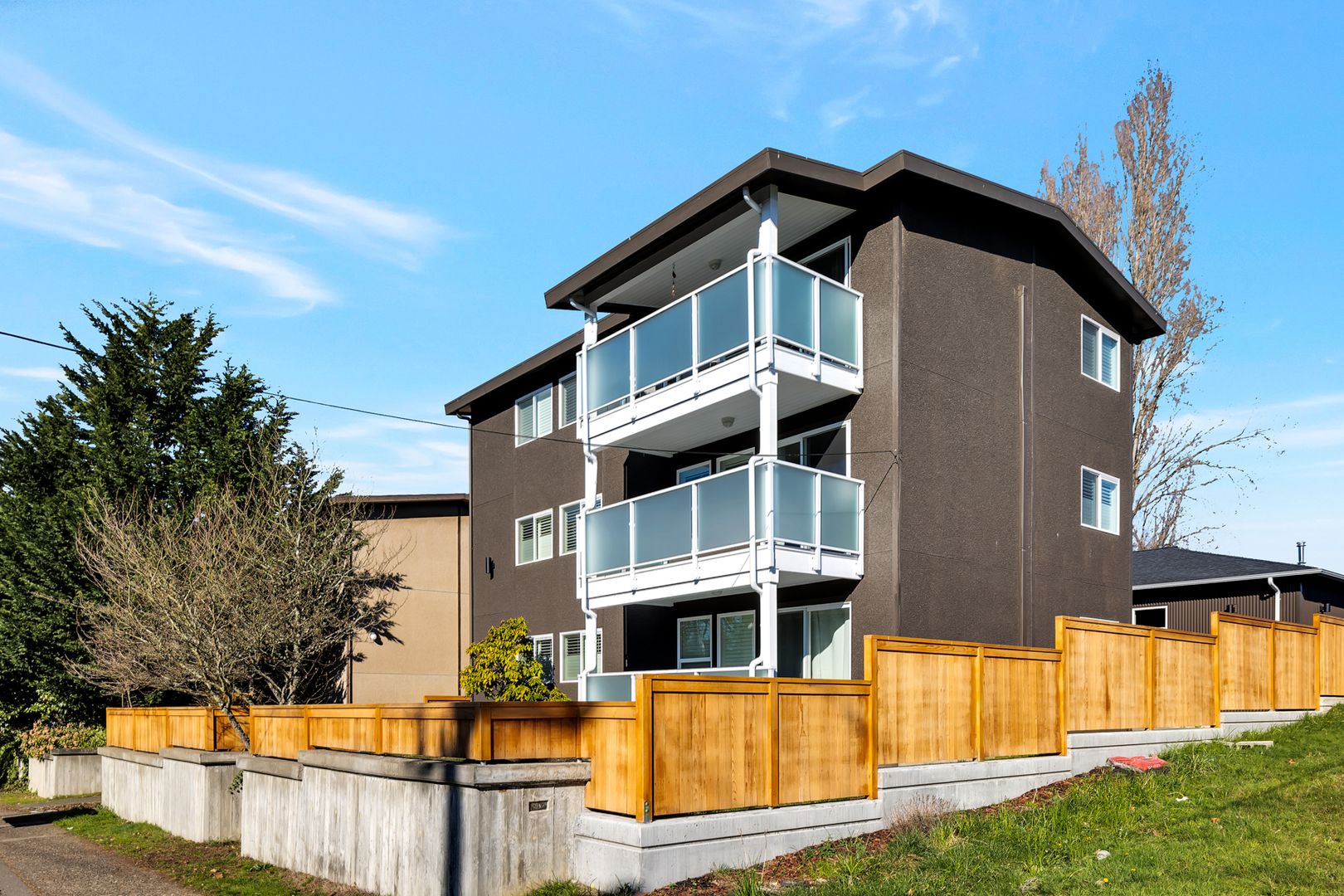 Burien Apartment: 1016 SW 152