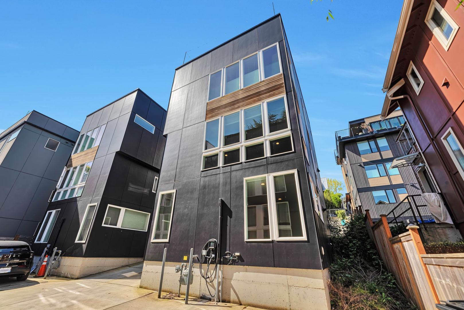 Seattle House: 113 27th Ave E