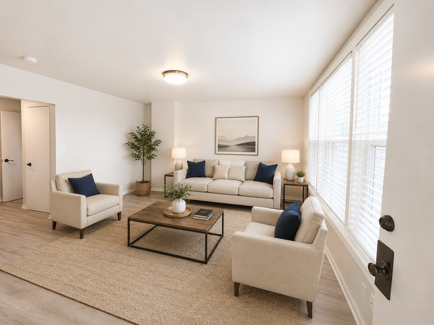 Everett Apartment: 1532 Walnut St