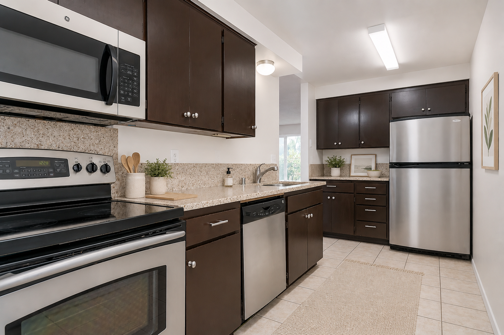 Everett Apartment: 3614 Wetmore Ave