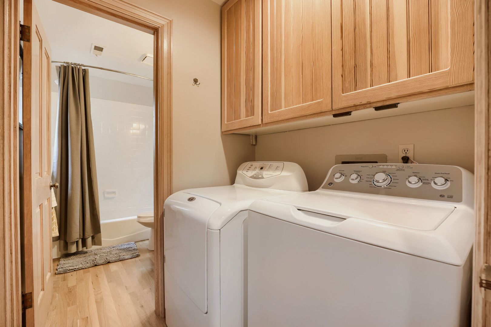 Laundry room at 8624 NE Juanita Dr.