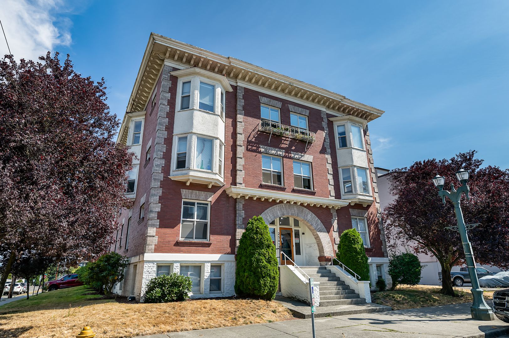 Everett Apartment: 2501 Colby Ave