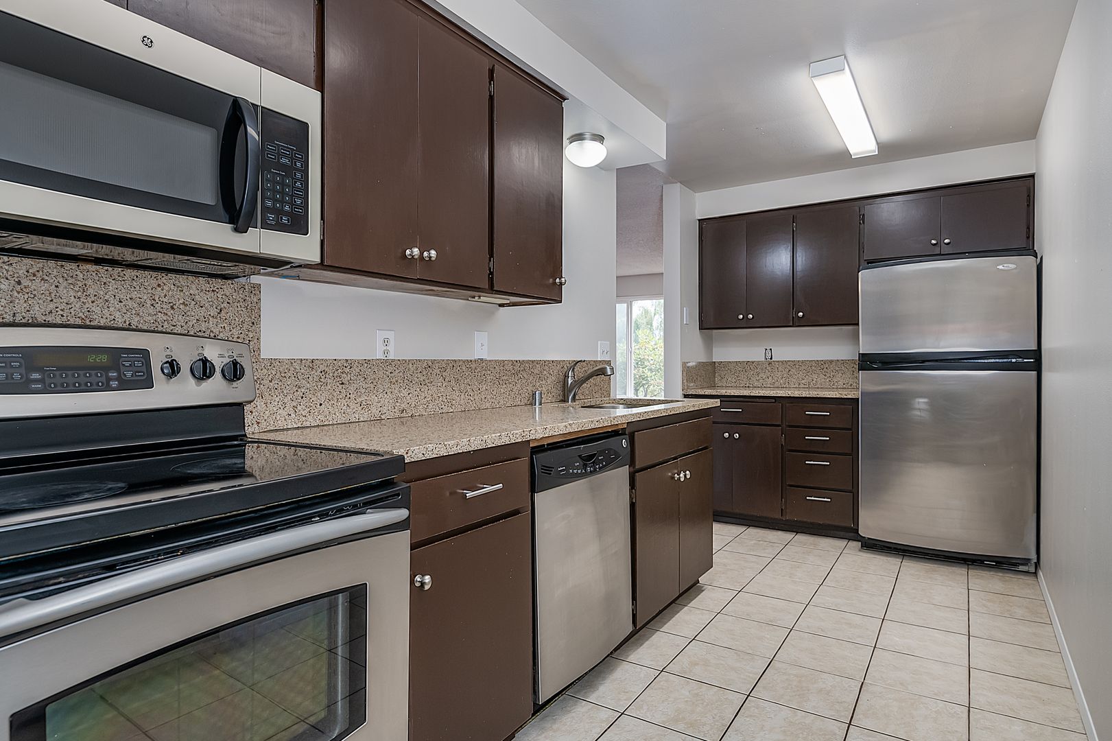 Everett Apartment: 3614 Wetmore Ave