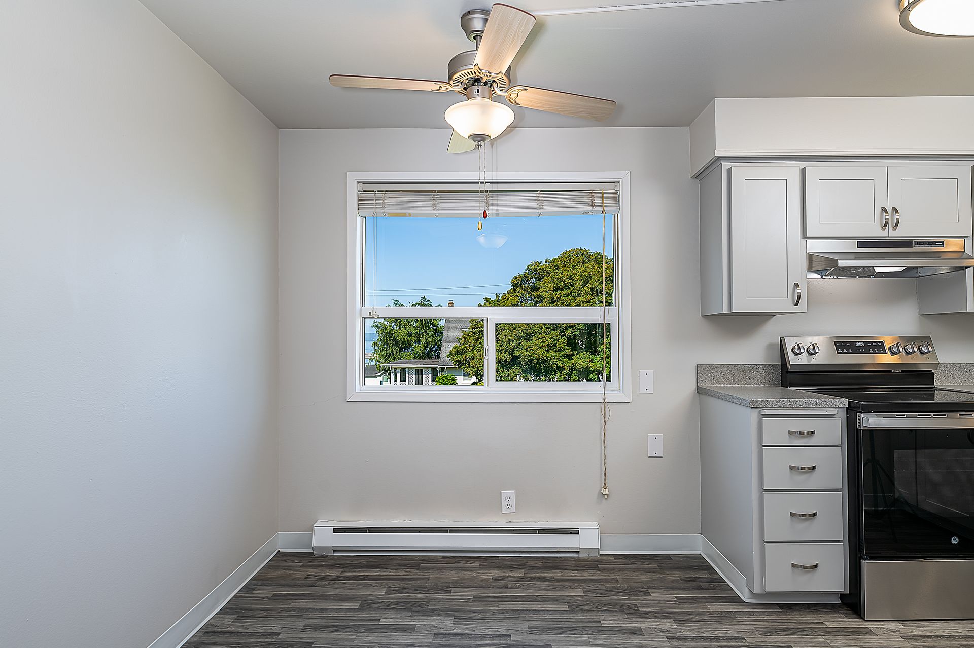 Charming 1 Bedroom in Downtown Everett – Available Now! $1000.00 off Immediate October Move in!!! 17 of 29