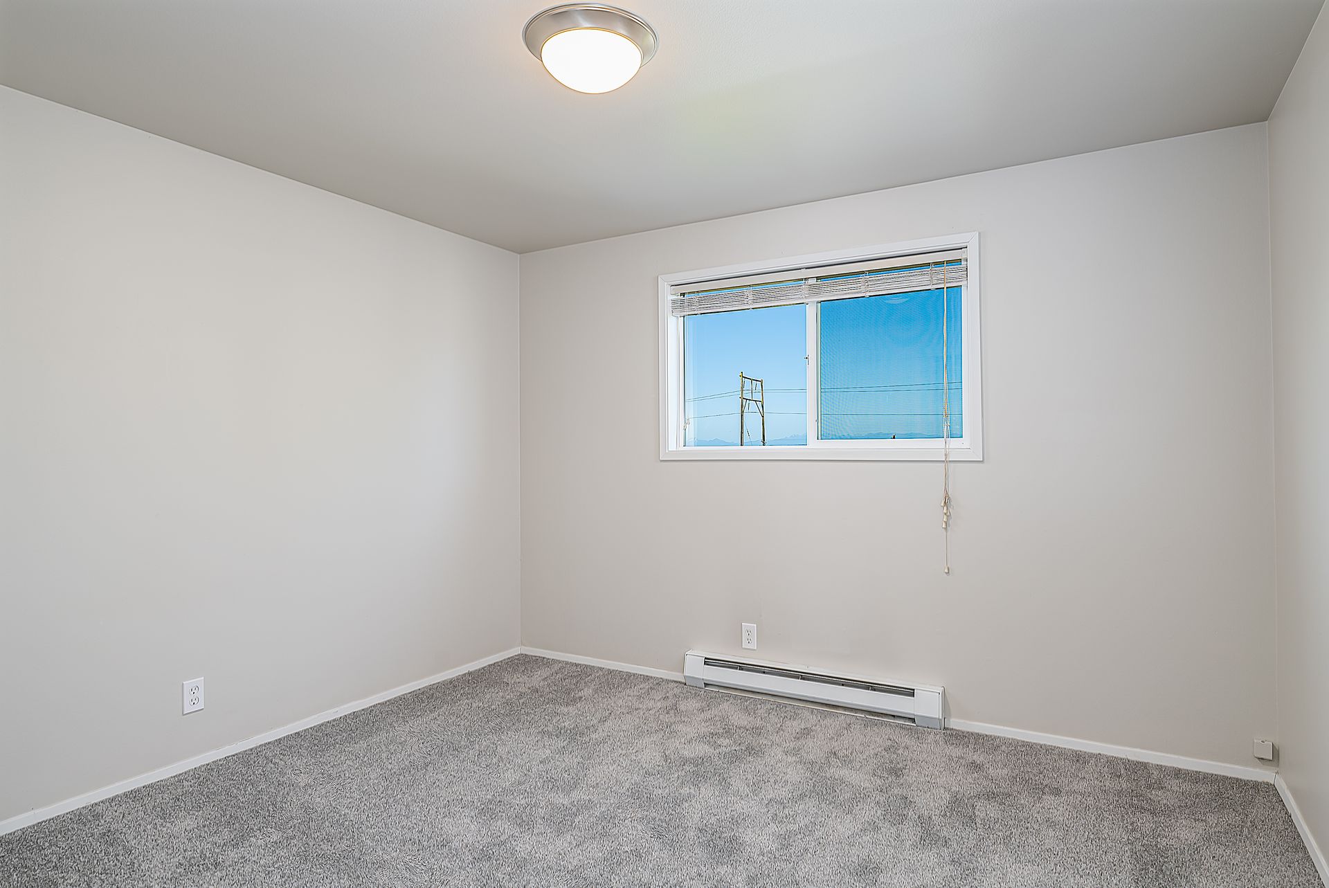 Charming 1 Bedroom in Downtown Everett – Available Now! $1000.00 off Immediate October Move in!!! 14 of 29