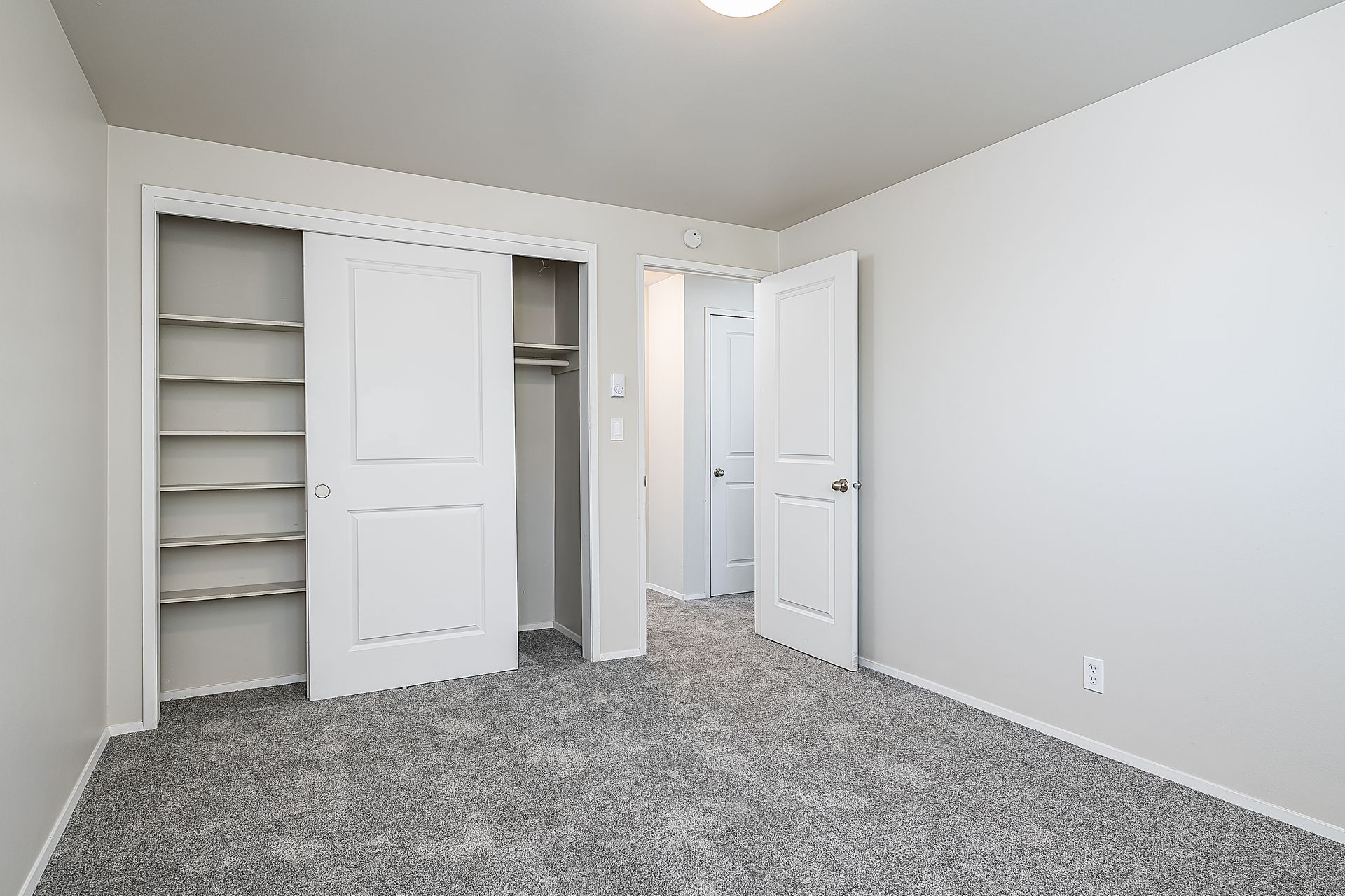 Charming 1 Bedroom in Downtown Everett – Available Now! $1000.00 off Immediate October Move in!!! 13 of 29