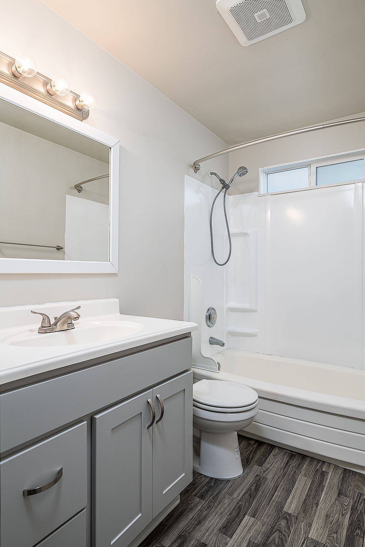 Charming 1 Bedroom in Downtown Everett – Available Now! $1000.00 off Immediate October Move in!!! 16 of 29