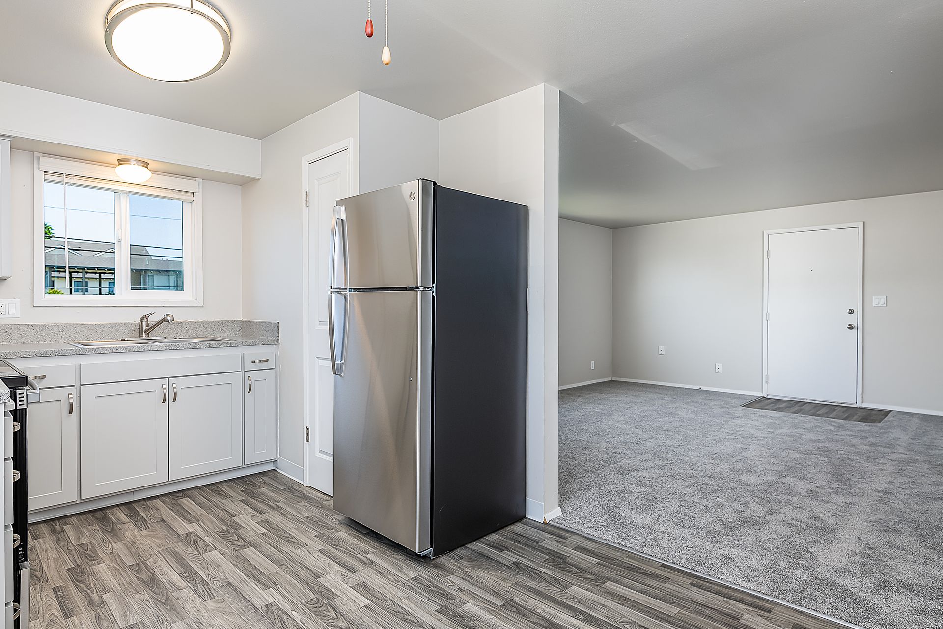 Charming 1 Bedroom in Downtown Everett – Available Now! $1000.00 off Immediate October Move in!!! 20 of 29