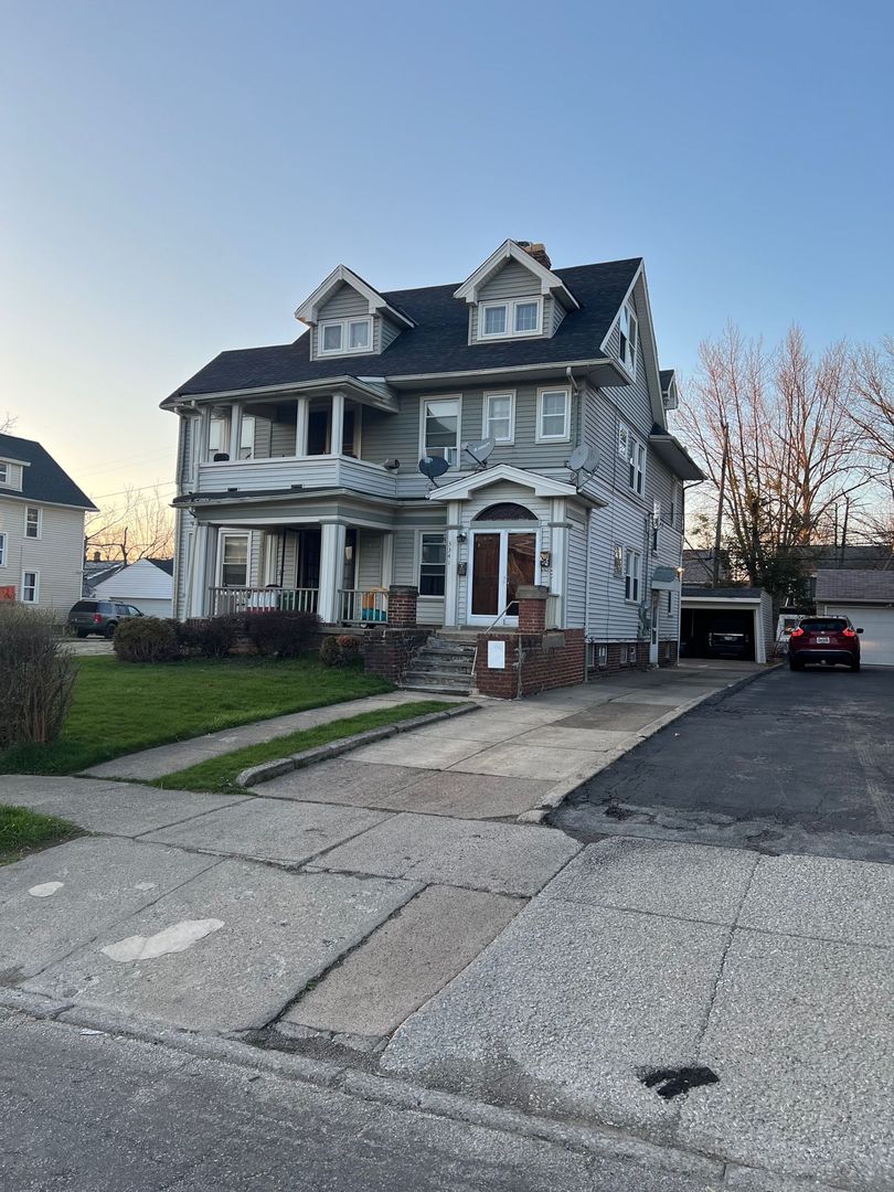 Cleveland Heights Apartment: 3341 Desota Ave