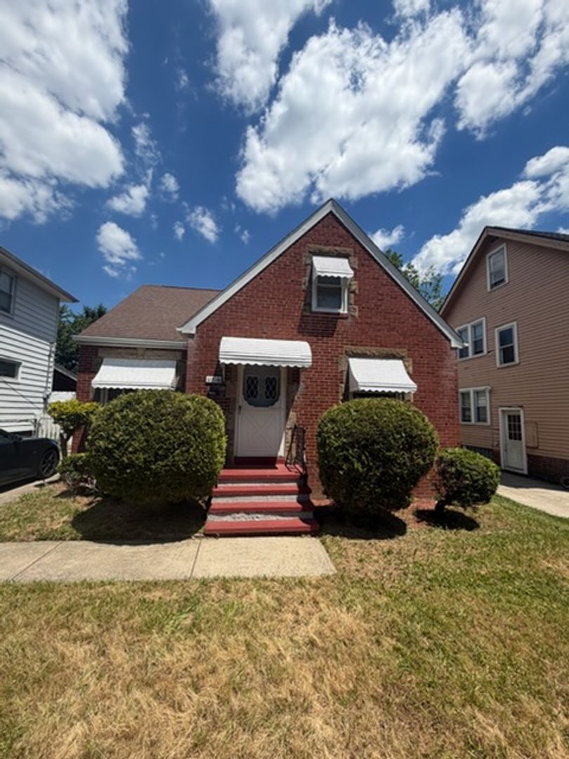 Garfield Heights House: 11215 Langton Ave