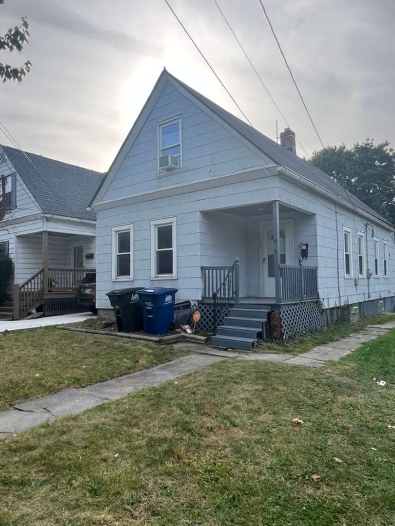 Lakewood House: 1314 Cove Ave