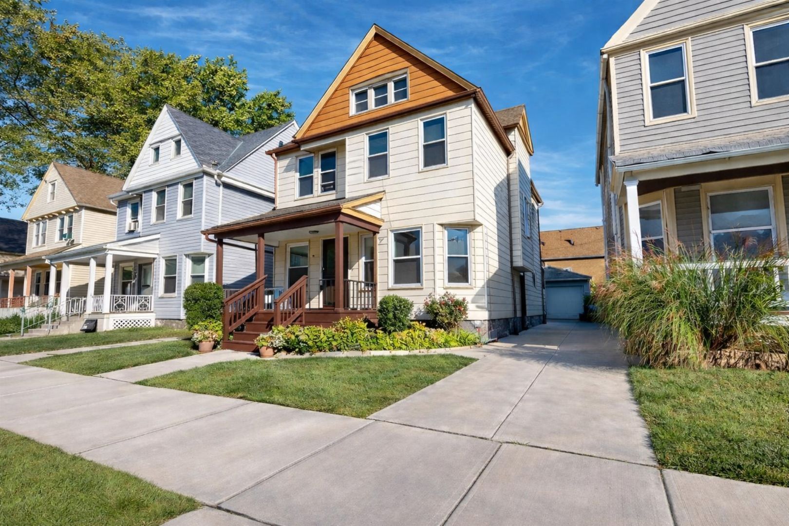 Cleveland House: 6407 Dibble Ave