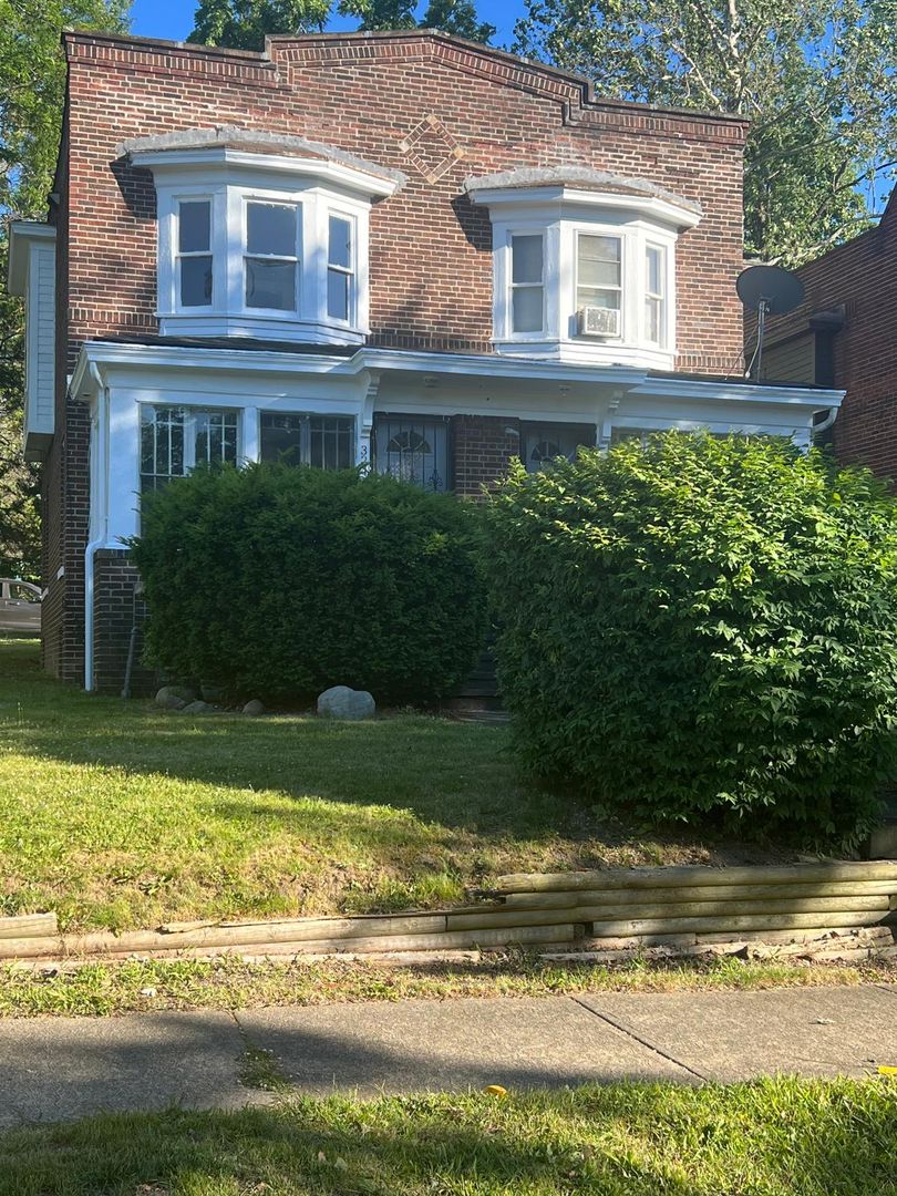 Cleveland Heights Apartment: 3244-3246 Sycamore Rd