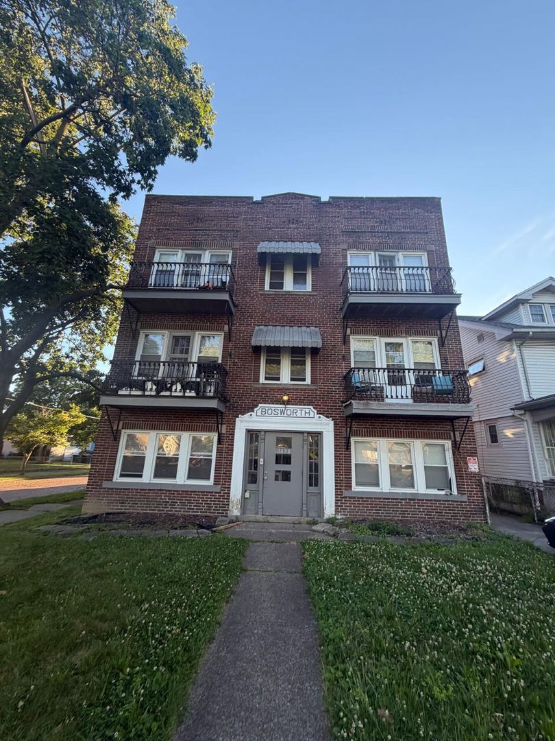 Cleveland Apartment: 3438 Bosworth Rd