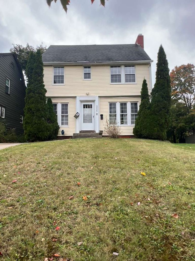 Shaker Heights Apartment: 3536 Daleford