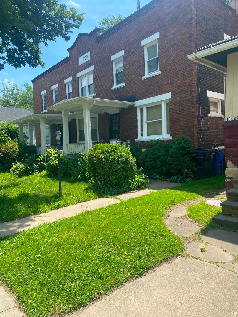 Cleveland Apartment: 10524-28 Gooding Ave