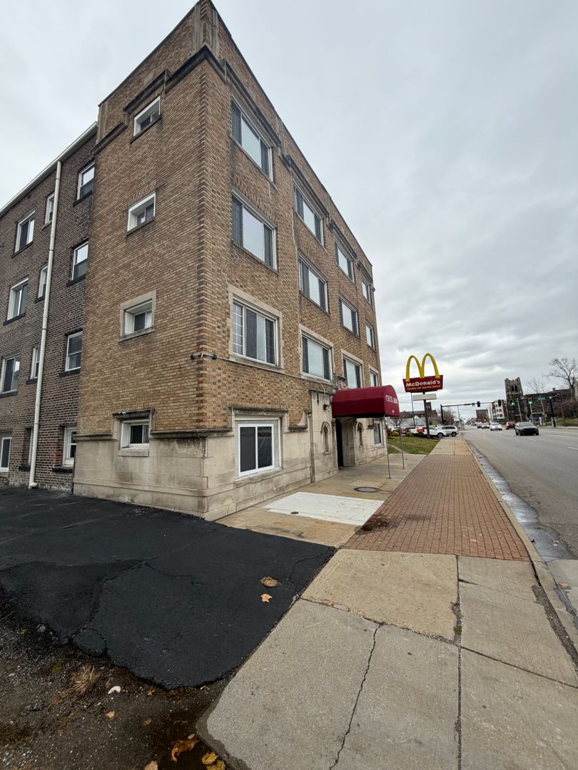 Cleveland Apartment: 13671 Euclid Ave East