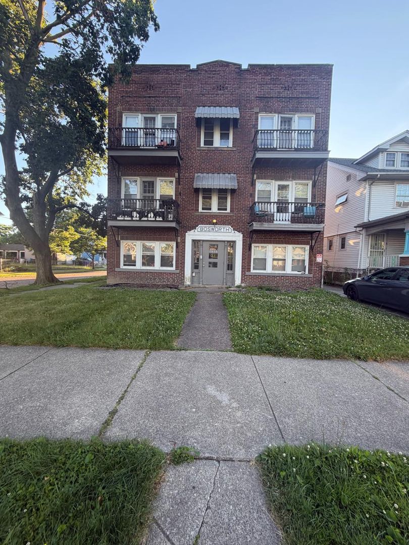Cleveland Apartment: 3438 Bosworth Rd