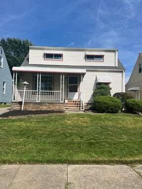 955 E 223rd St | Spacious 3-Bedroom, 1.5-Bath Home with Garage – photo 1