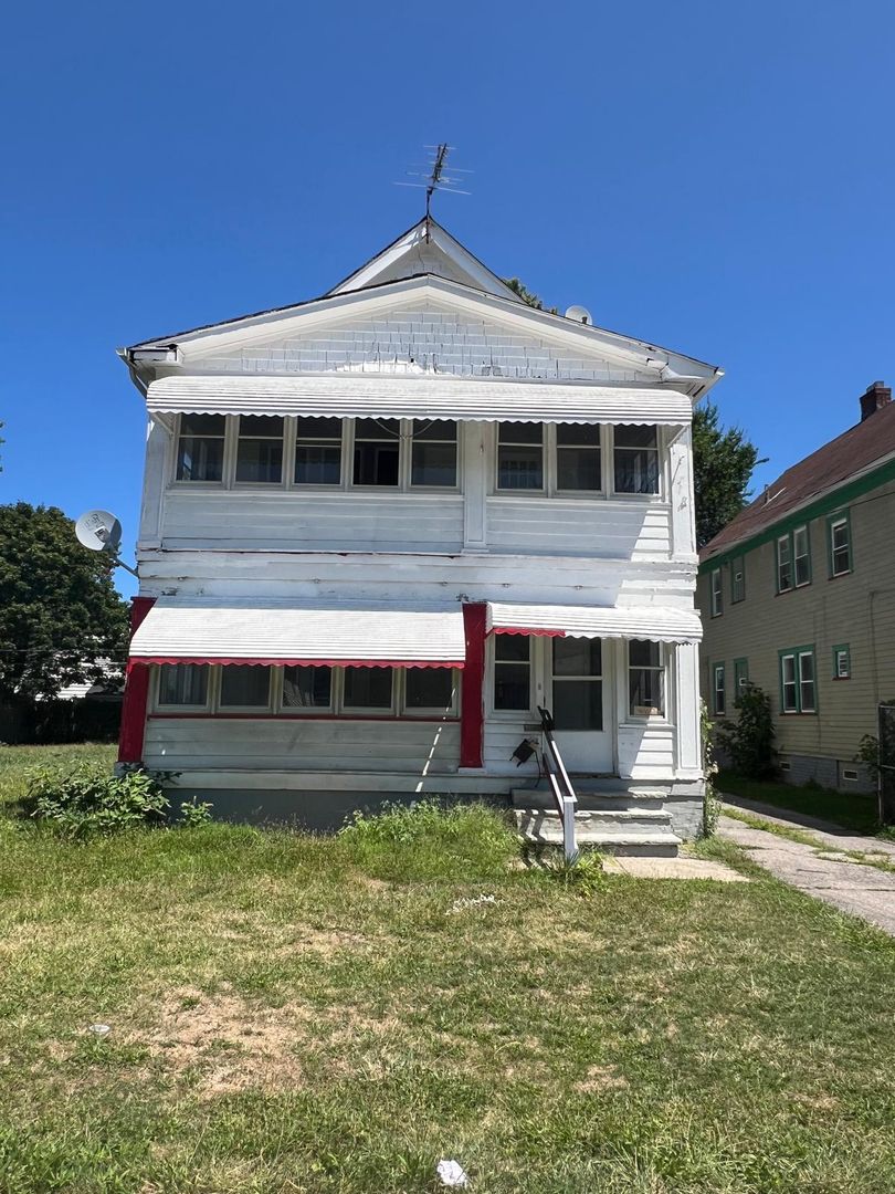 Cleveland Apartment: 1639 Avalon Road