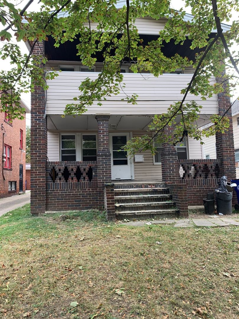 Cleveland Apartment: 965 Stevenson