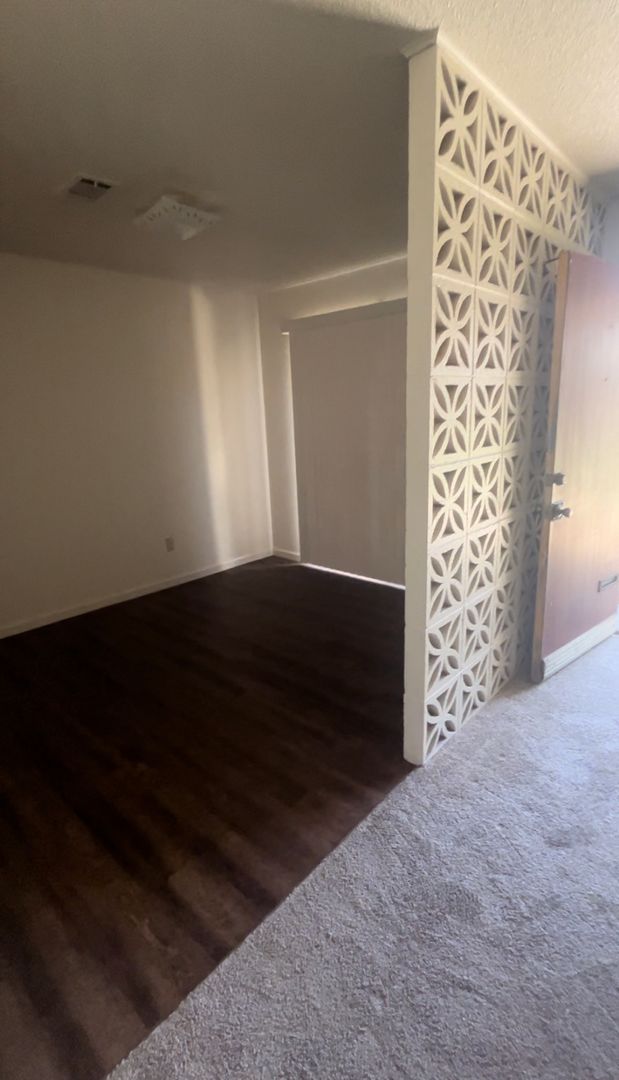 Hanford Apartment: 1651 Normandie