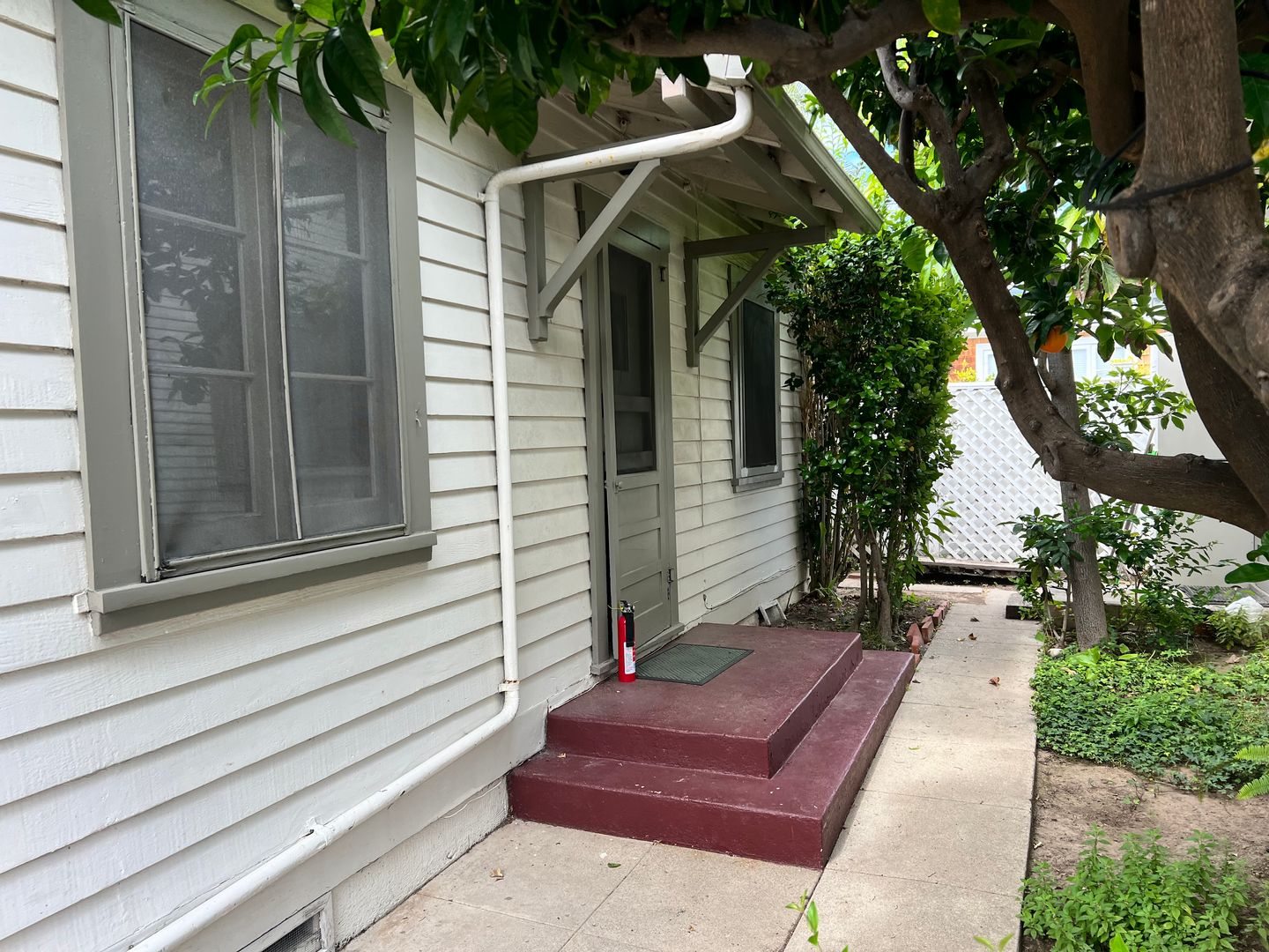 Santa Barbara House: 411 E Anapamu