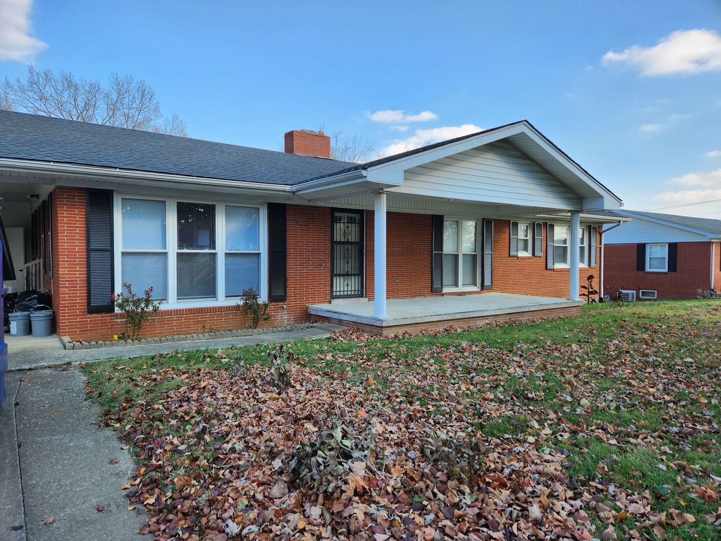 Glasgow House: 326 Lexington Dr